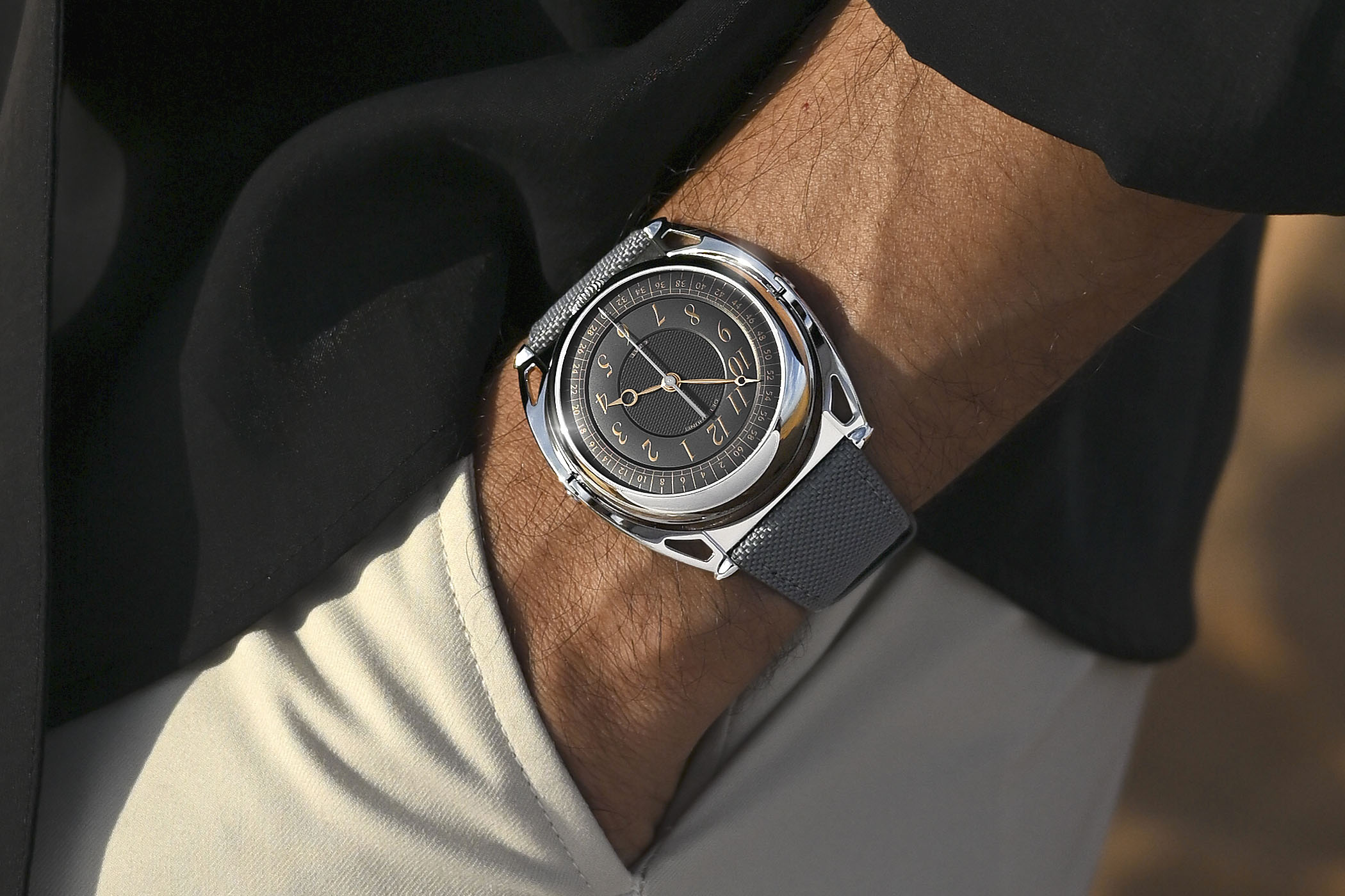 Introducing – A New Edition of the Superb De Bethune Kind of Two Jumping GMT